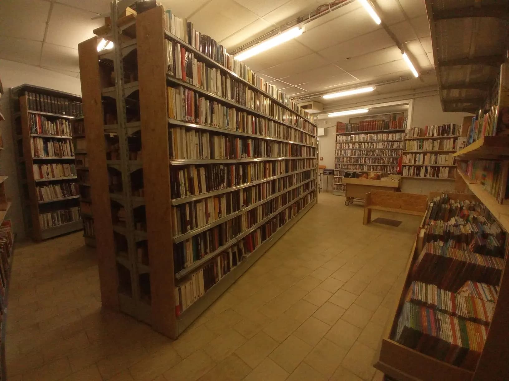  Image de la boutique de seconde main de l'association Lire et Créer