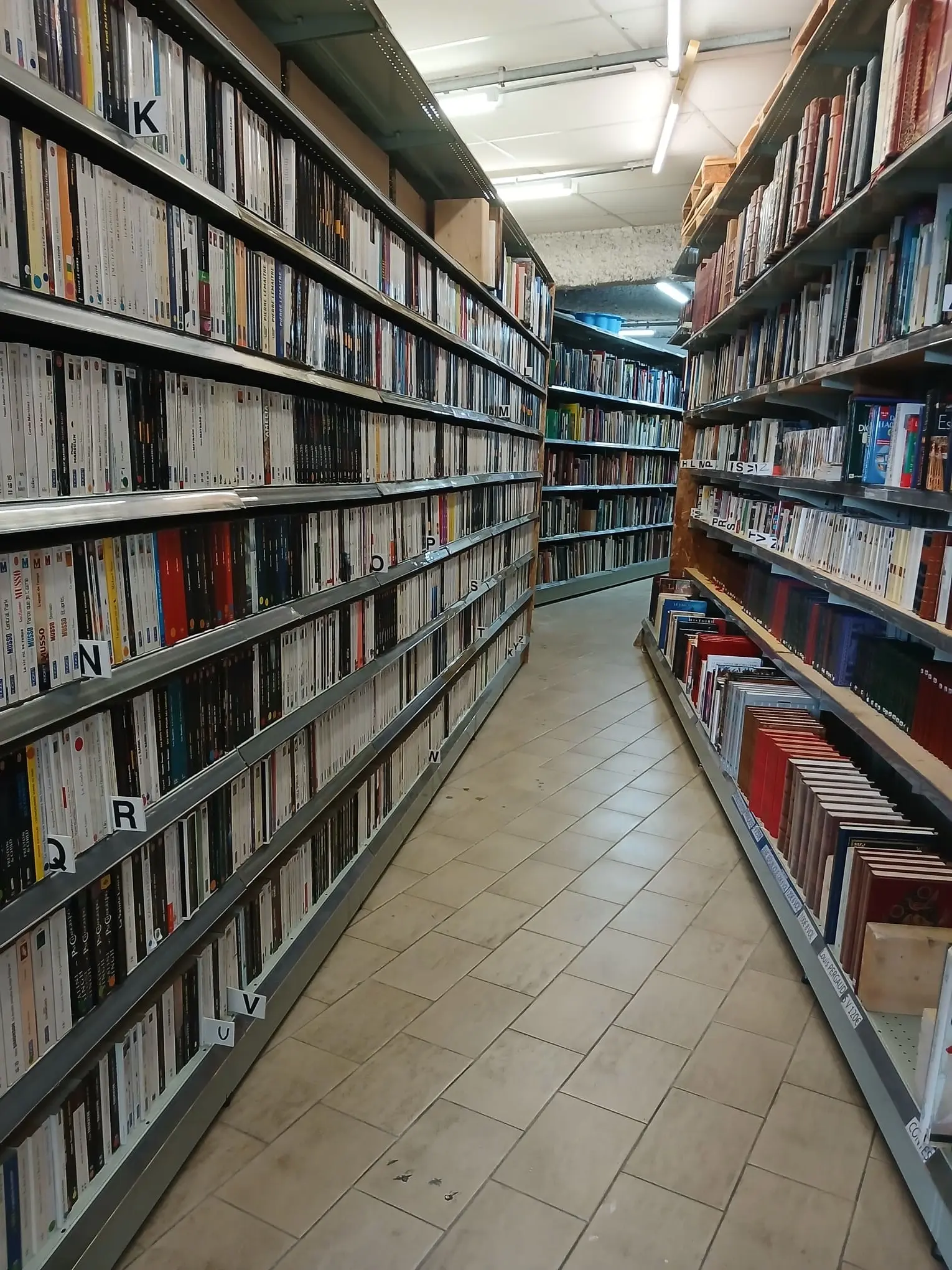  Image de la boutique de seconde main de l'association Lire et Créer