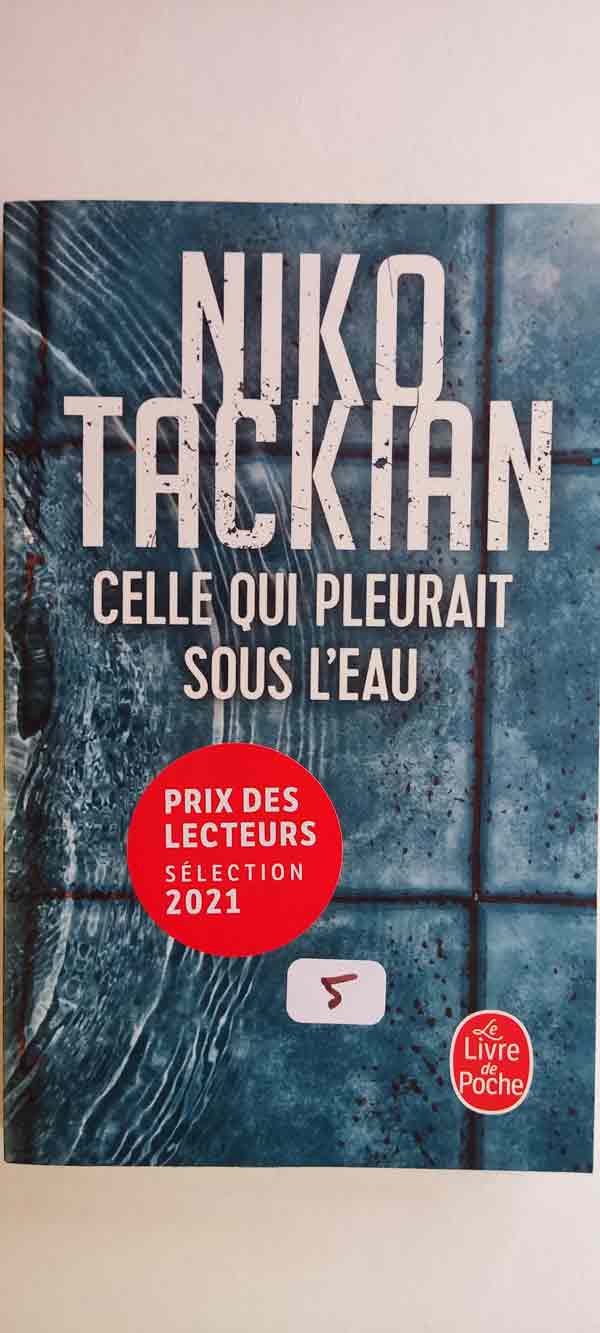 Celle qui pleurait sous l'eau : livres pas cher d'occasion, de seconde main de l'association Lire et Créer