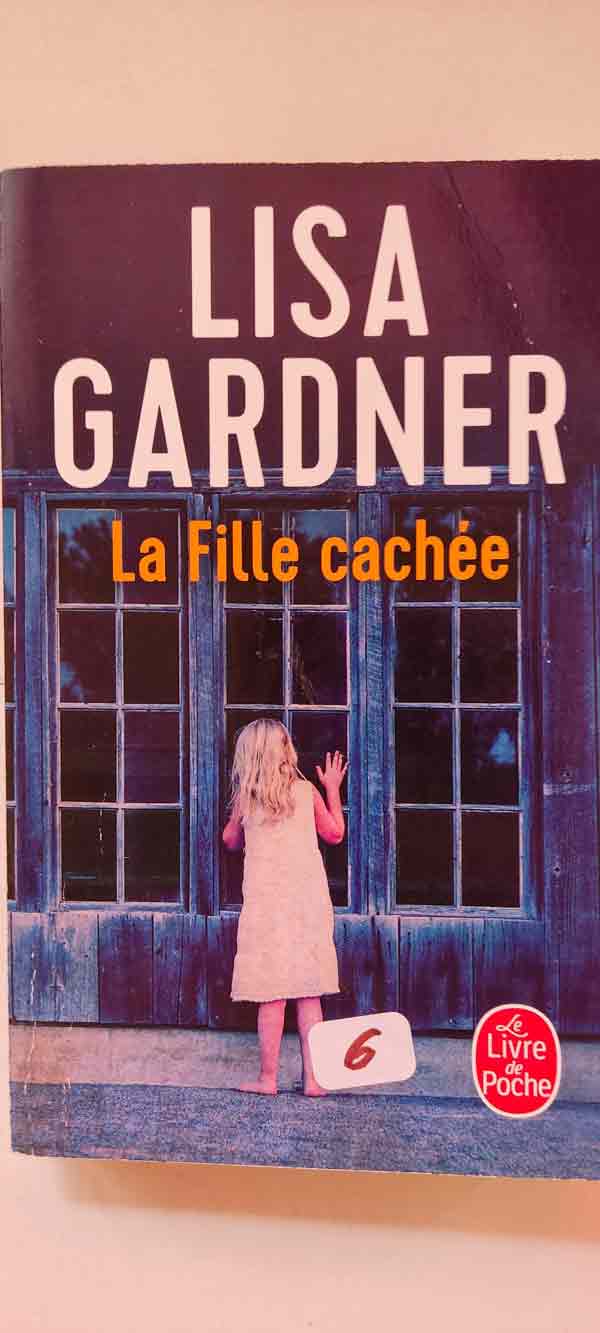 La fille cachée : livres pas cher d'occasion, de seconde main de l'association Lire et Créer