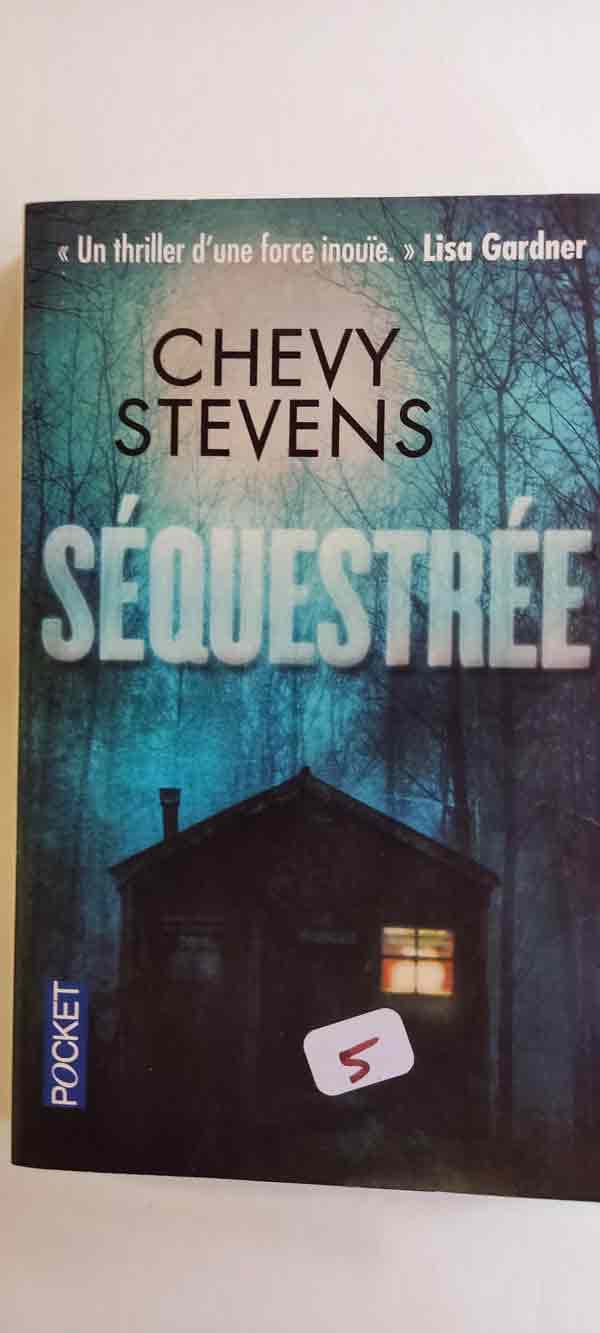 Séquestrée : livres pas cher d'occasion, de seconde main de l'association Lire et Créer